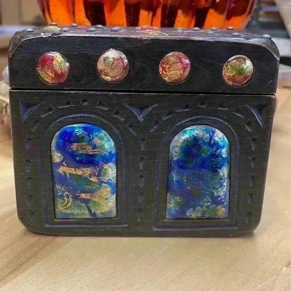 Vintage small wooden box. Handmade. Super cool!